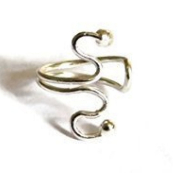 Fake Tragus Earrings - Picture 5 of 5